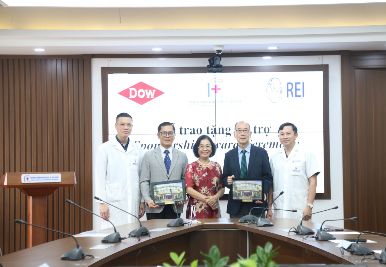 Dow Chemical & REI Hoa Kỳ tại Việt Nam trao tặng vật tư y tế tại Bệnh viện Đại học Y Hà Nội, Bệnh viện Bạch Mai