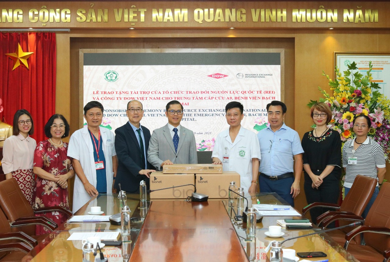 Dow Chemical & REI Hoa Kỳ tại Việt Nam trao tặng vật tư y tế tại Bệnh viện Đại học Y Hà Nội, Bệnh viện Bạch Mai