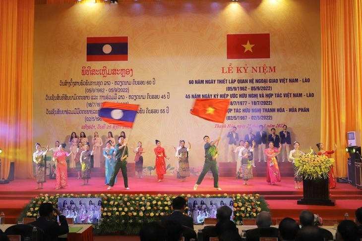 Tiết mục văn nghệ tại lễ kỷ niệm 60 năm ngày thiết lập quan hệ ngoại giao Việt Nam - Lào, được tổ chức tại TP Thanh Hóa - Ảnh: Sở Thông tin và truyền thông Thanh Hóa