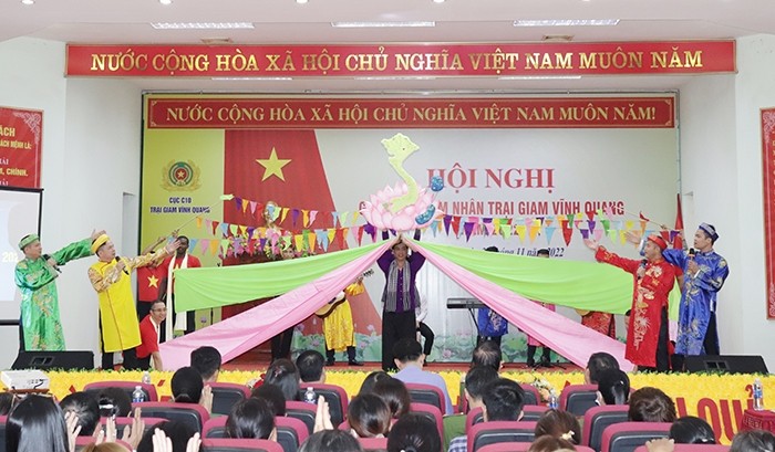 Một tiết mục văn nghệ do phạm nhân trại giam Vĩnh Quang (huyện Tam Đảo, tỉnh Vĩnh Phúc) biểu diễn. (Ảnh: Báo Công an nhân dân)