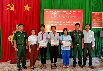 An Giang chăm lo cho học sinh nghèo vùng biên giới