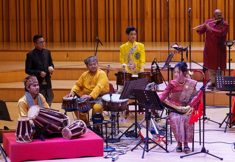Các nghệ sĩ đến từ 10 nước khu vực Đông Nam Á say sưa biểu diễn (Ảnh: Ban Tổ chức).