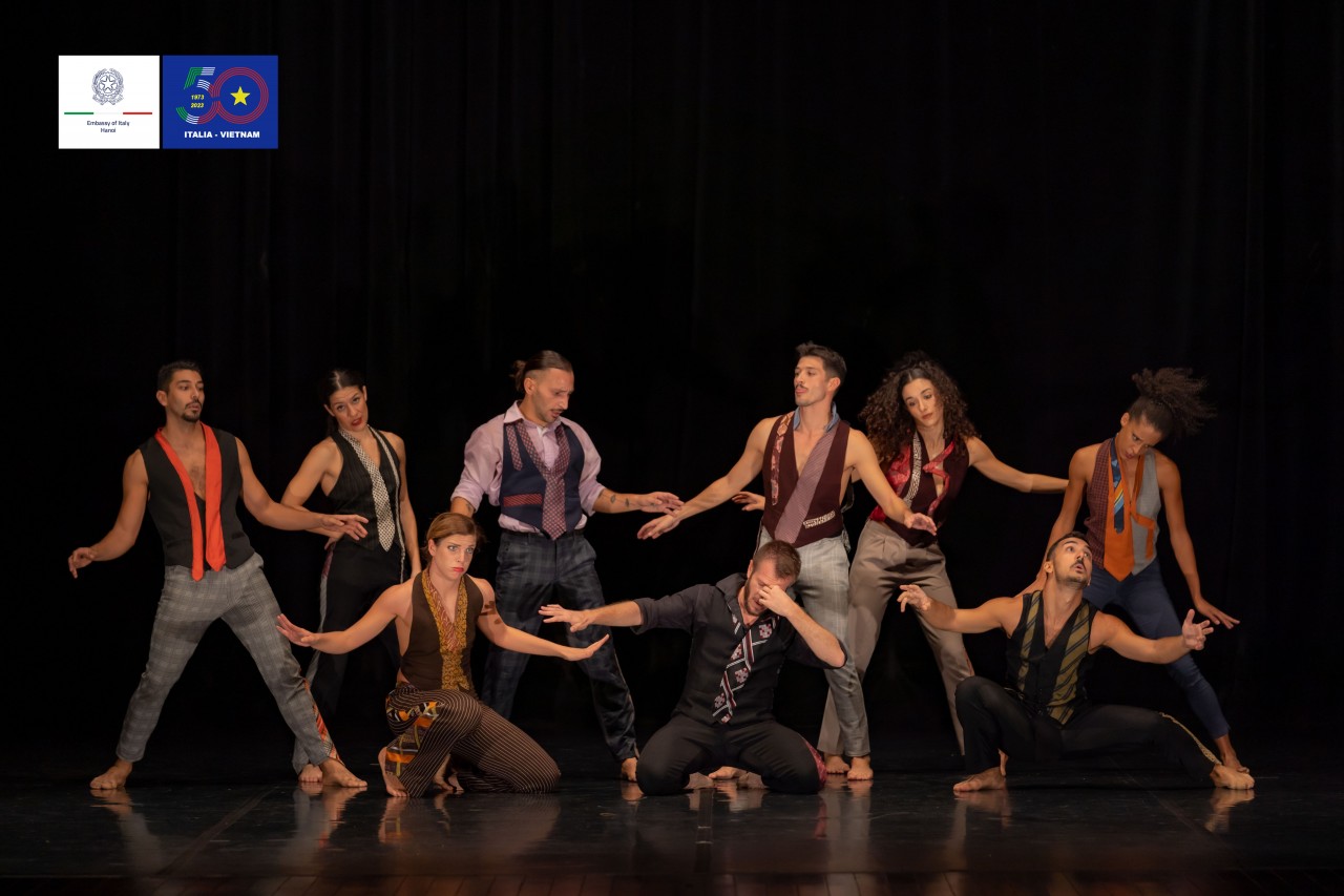 Vũ đoàn hàng đầu Italia Artemis Danza chiêu đãi khán giả Hà Nội với buổi ballet bùng nổ tiếng cười