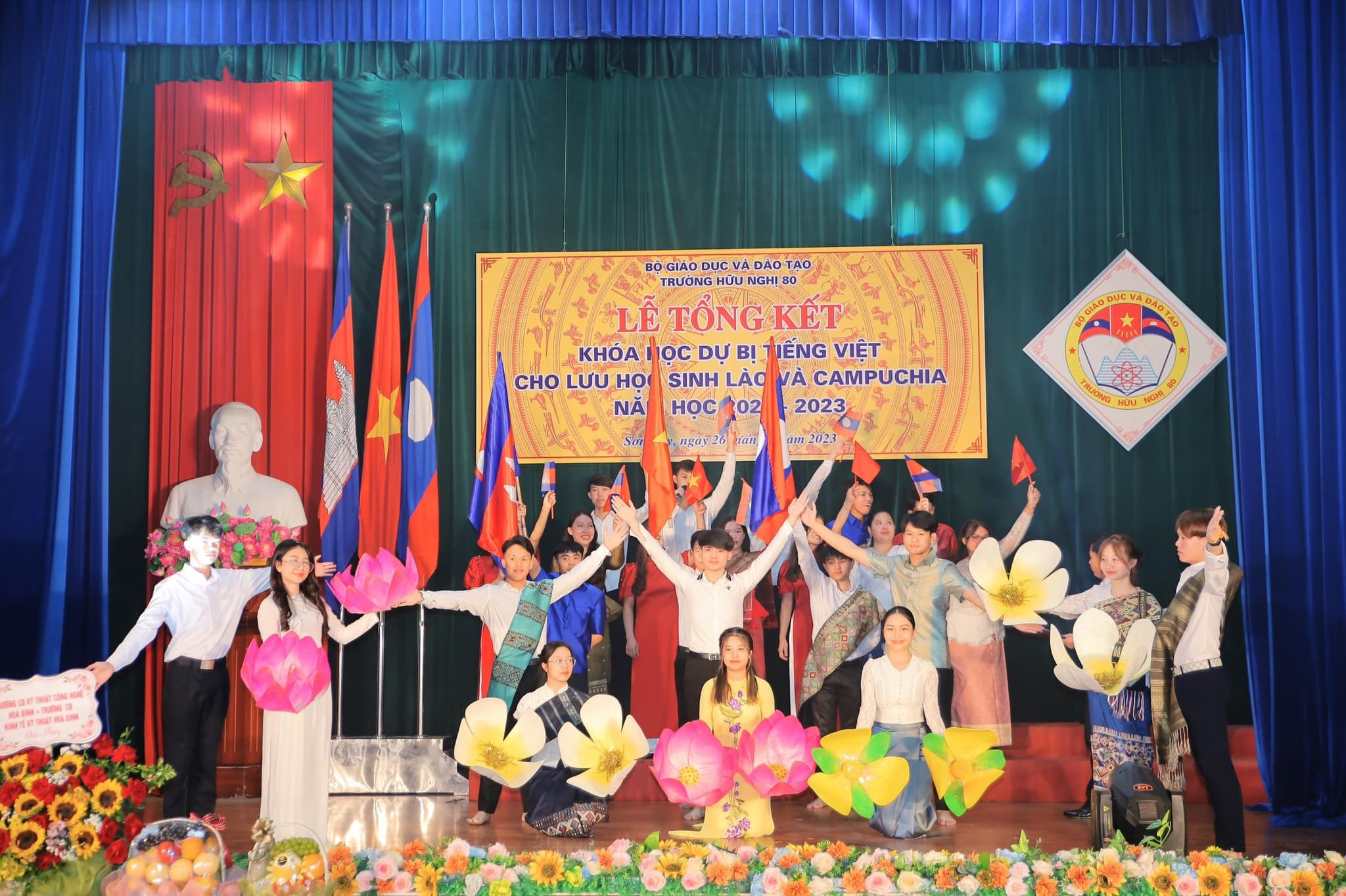 Lễ tổng kết khóa học dự bị Tiếng Việt cho các Lưu học sinh Lào và Campuchia năm học 2022 – 2023 tại trường Hữu nghị 80. (Ảnh: huunghi80.edu.vn)
