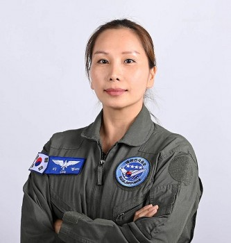 Cô dâu Việt tại Hàn Quốc được chọn lái máy bay chiến đấu T-50