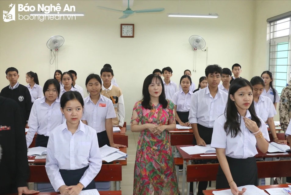 Tiết học tiếng Việt của các lưu học sinh Lào. (Ảnh: Báo Nghệ An)