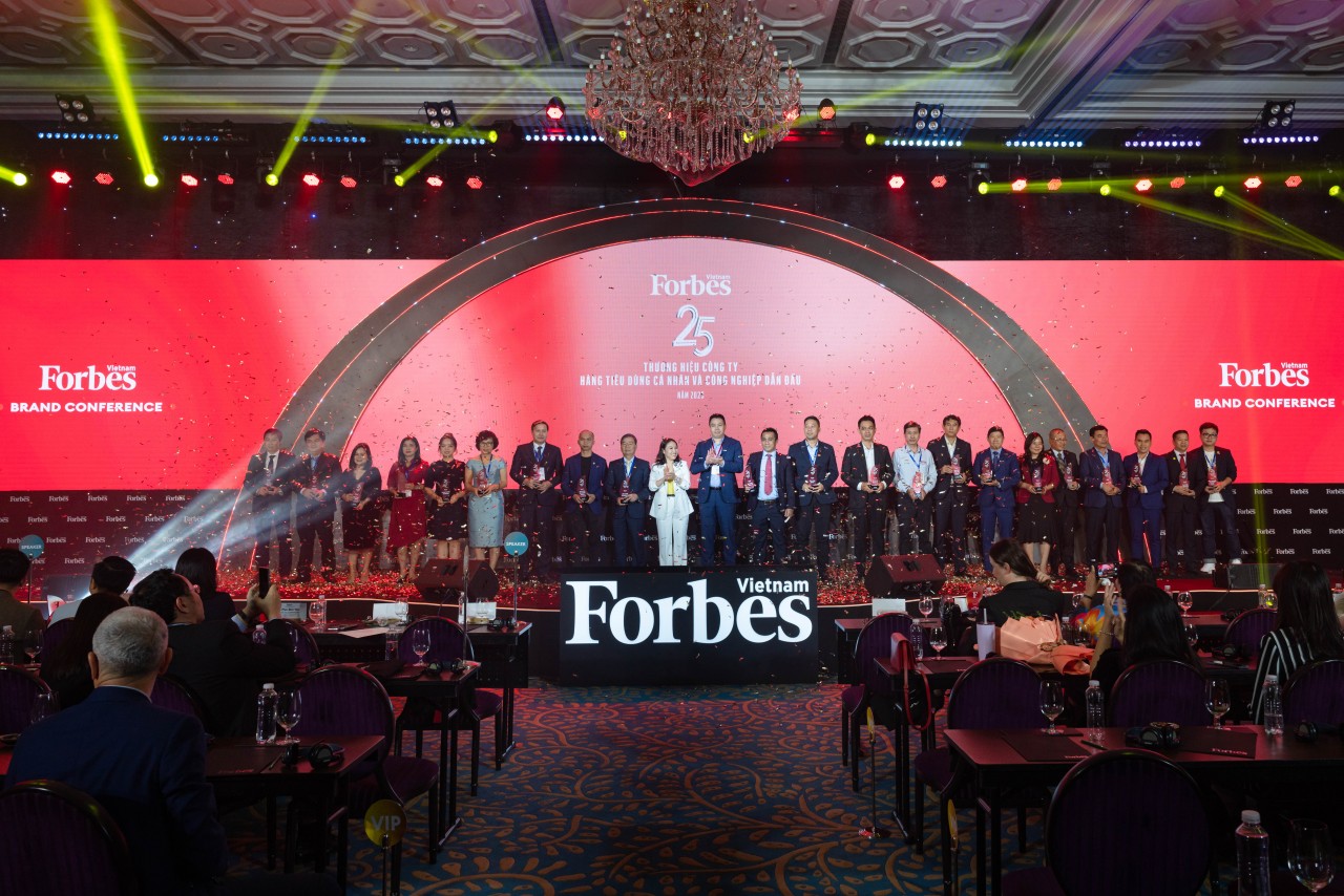 Top 25 thương hiệu dẫn đầu trong lĩnh vực hàng tiêu dùng cá nhân và công nghiệp năm 2023 (Ảnh: Forbes Việt Nam)