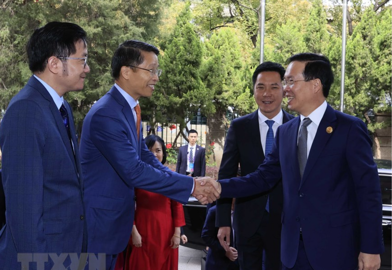 Chủ tịch nước Võ Văn Thưởng gặp mặt cán bộ, nhân viên Đại sứ quán và các cơ quan đại diện Việt Nam tại Trung Quốc