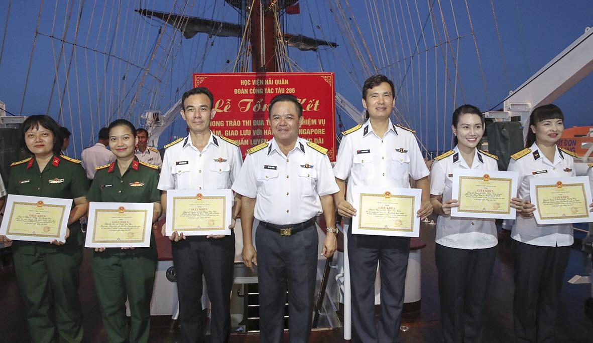 Tàu buồm 286 cập quân cảng Nha Trang kết thúc tốt đẹp chuyến thăm, giao lưu với Hải quân Singapore