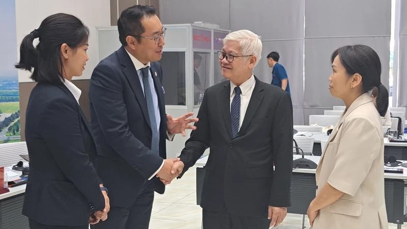 Theo Ủy ban nhân dân tỉnh Bình Dương, Nhật Bản hiện đứng thứ 2 trong số 65 quốc gia và vùng lãnh thổ có dự án đầu tư tại tỉnh Bình Dương, với 351 dự án, tổng số vốn gần 6 tỷ USD. Một số dự án lớn của Tập đoàn Panasonic, Tập đoàn Toshiba, Tập đoàn điện tử Foster, Tập đoàn Tokyu, Công ty Fujikura, Công ty TNHH Aeon Mall Việt Nam… đã hoạt động kinh doanh hiệu quả sau khi đầu tư vào địa bàn Bình Dương.