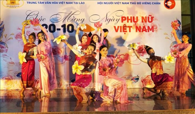 Nữ kiều bào tại Lào "giỏi việc nước, đảm việc nhà"