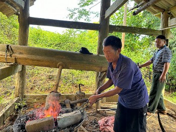 Nghề rèn của người Mông được công nhận di sản văn hóa phi vật thể quốc gia