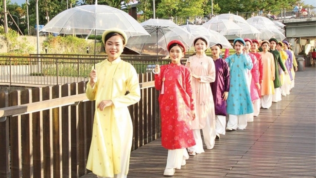 Áo dài Việt - góc nhìn từ Hanbok