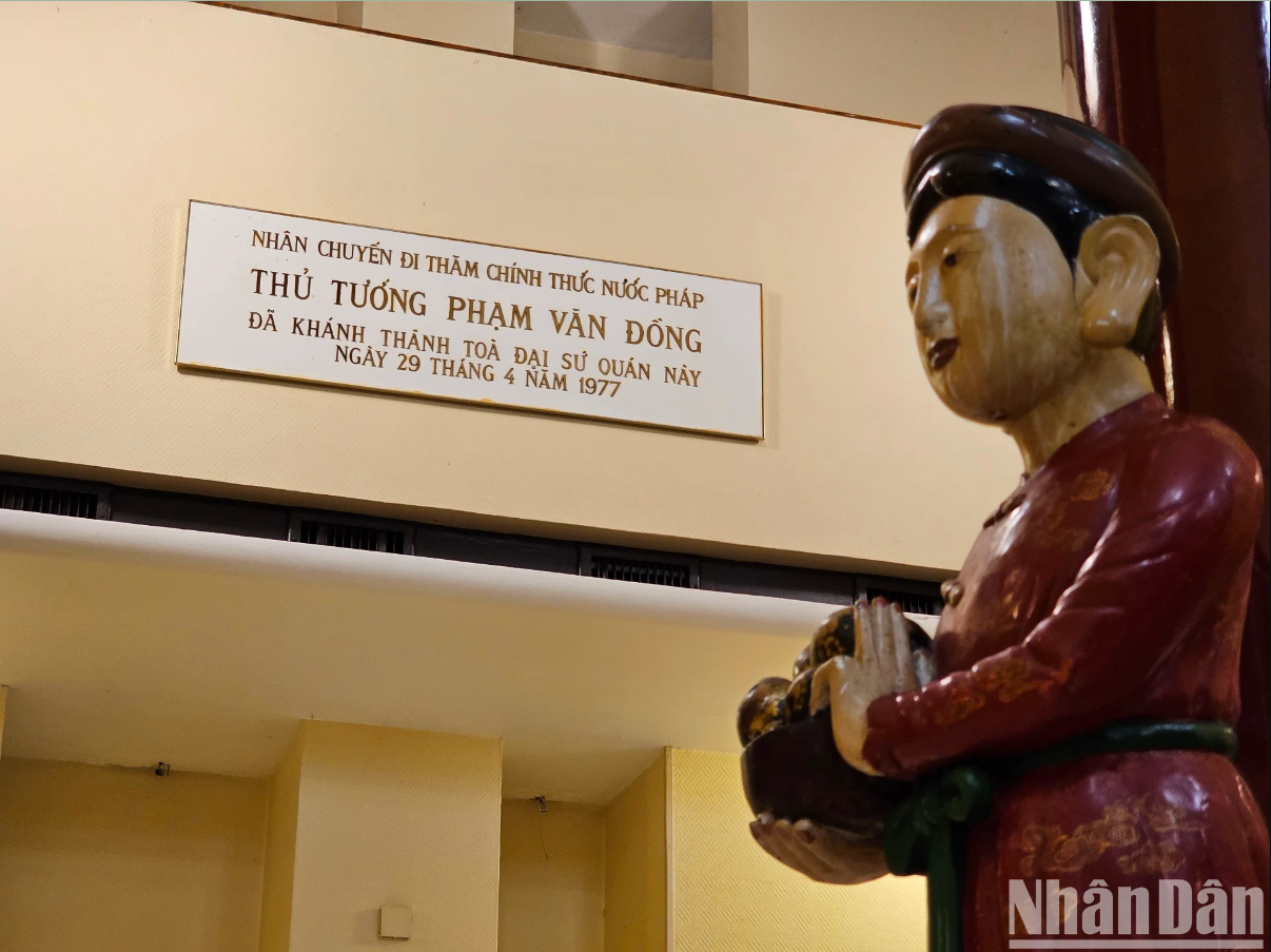 [Ảnh] Tòa Đại sứ Việt Nam tại Pháp - nơi ghi dấu ngoại giao nhân dân và tình yêu đất nước của kiều bào