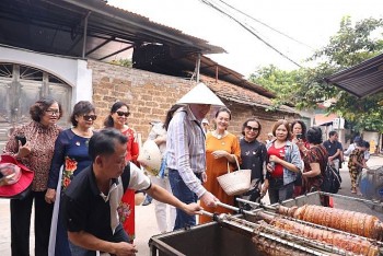 dai su bulgaria trai nghiem tim hieu ve lich su van hoa lang co duong lam