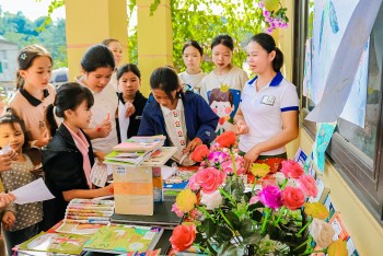 Học sinh Hòa Bình vui ngày hội đọc sách