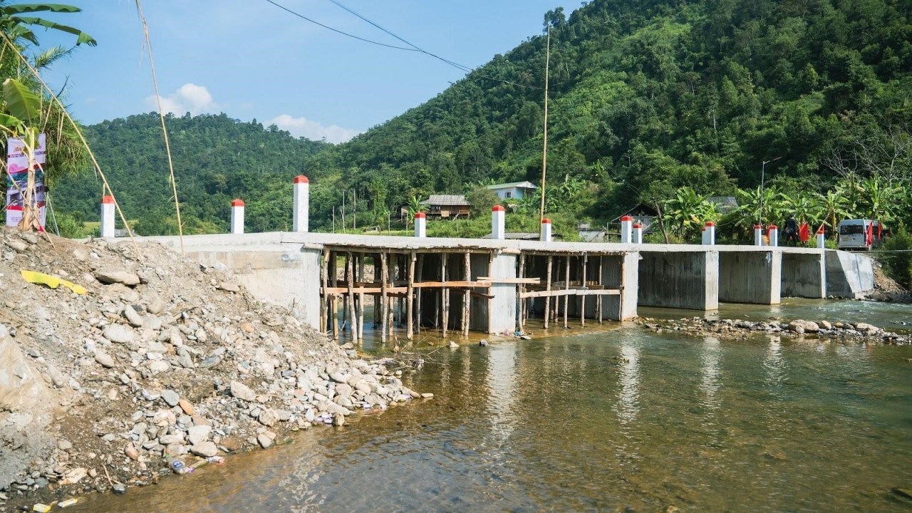 Cầu Dr Thành Sơn 03 có chiều dài 15m, cao 2,5m, đổ bê tông chắc chắn.