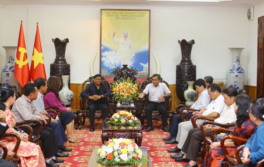 Bí thư Tỉnh ủy Hồ Văn Niên tiếp ông Nhem Som Ươn, Tỉnh trưởng tỉnh Ratanakiri.