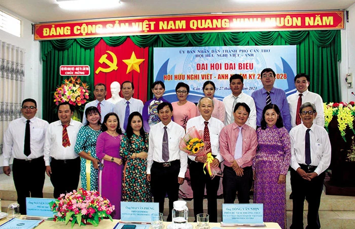Ban chấp hành Hội hữu nghị Việt - Anh TP Cần Thơ nhiệm kỳ 2023-2028