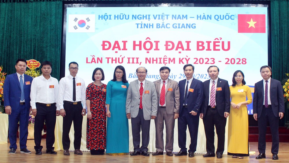 Ban Chấp hành Hội Hữu nghị Việt Nam - Hàn Quốc tỉnh Bắc Giang khoá III ra mắt Đại hội.