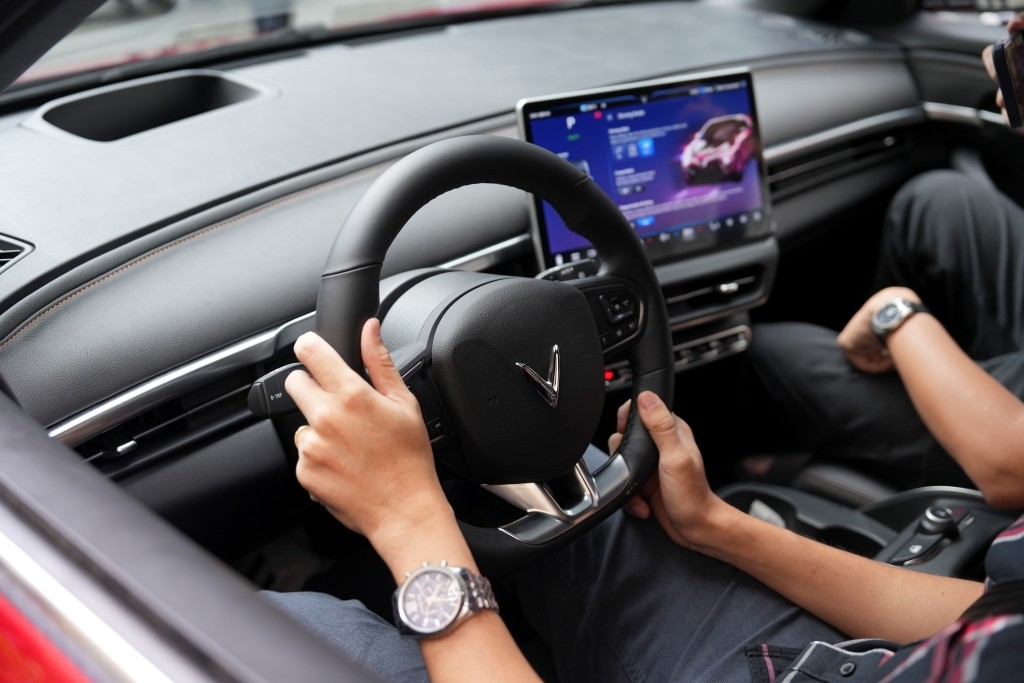 Theo kế hoạch, vào đầu năm 2024, VF 6 bản Plus sẽ được cập nhật phần mềm từ xa và miễn phí, bổ sung các tính năng nổi bật cho hệ thống hỗ trợ lái xe nâng cao.