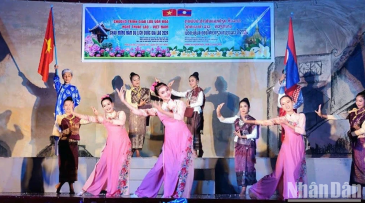 Giao lưu văn nghệ ca ngợi tình hữu nghị Việt Nam-Lào