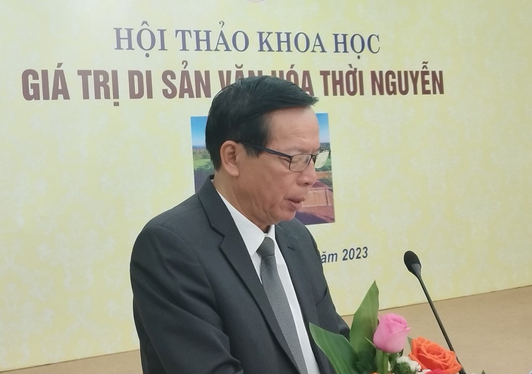 TS Phan Tiến Dũng - Chủ tịch Hội KHLS tỉnh báo cáo tổng thuật và đề dẫn hội thảo