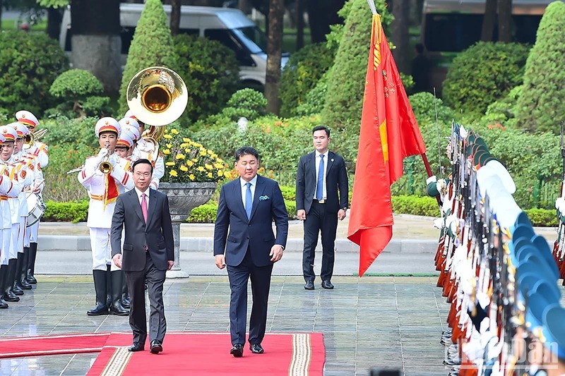 Chủ tịch nước Võ Văn Thưởng cùng Phu nhân chủ trì lễ đón Tổng thống Mông Cổ Ukhnaagiin Khurelsukh và Phu nhân