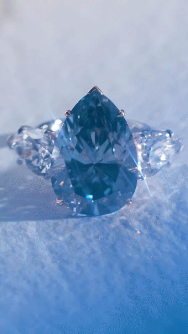 Cận cảnh viên kim cương “Bleu Royal” đặc biệt quý hiếm 