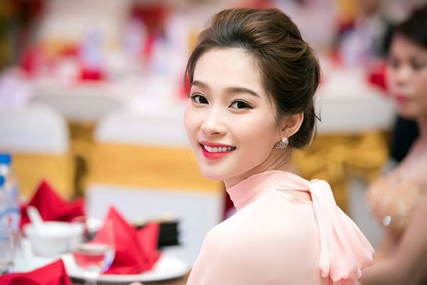 Tử vi hôm nay 12 con giáp 6/11/2023: Đầu tuần Hợi có quý nhân trợ mệnh