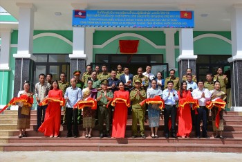 Quảng Nam tặng công trình nhà làm việc cho công an Lào