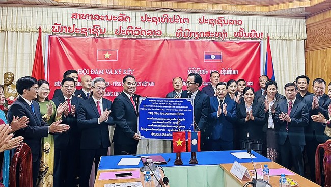 Bà Rịa-Vũng Tàu: sinh viên Lào được nhận học bổng