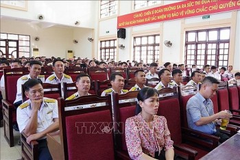 nang cao doi song cho quan va dan huyen dao truong sa