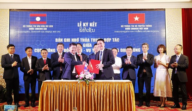 Ký kết biên bản ghi nhớ thỏa thuận hợp tác truyền thông đối ngoại giữa Việt Nam và Lào