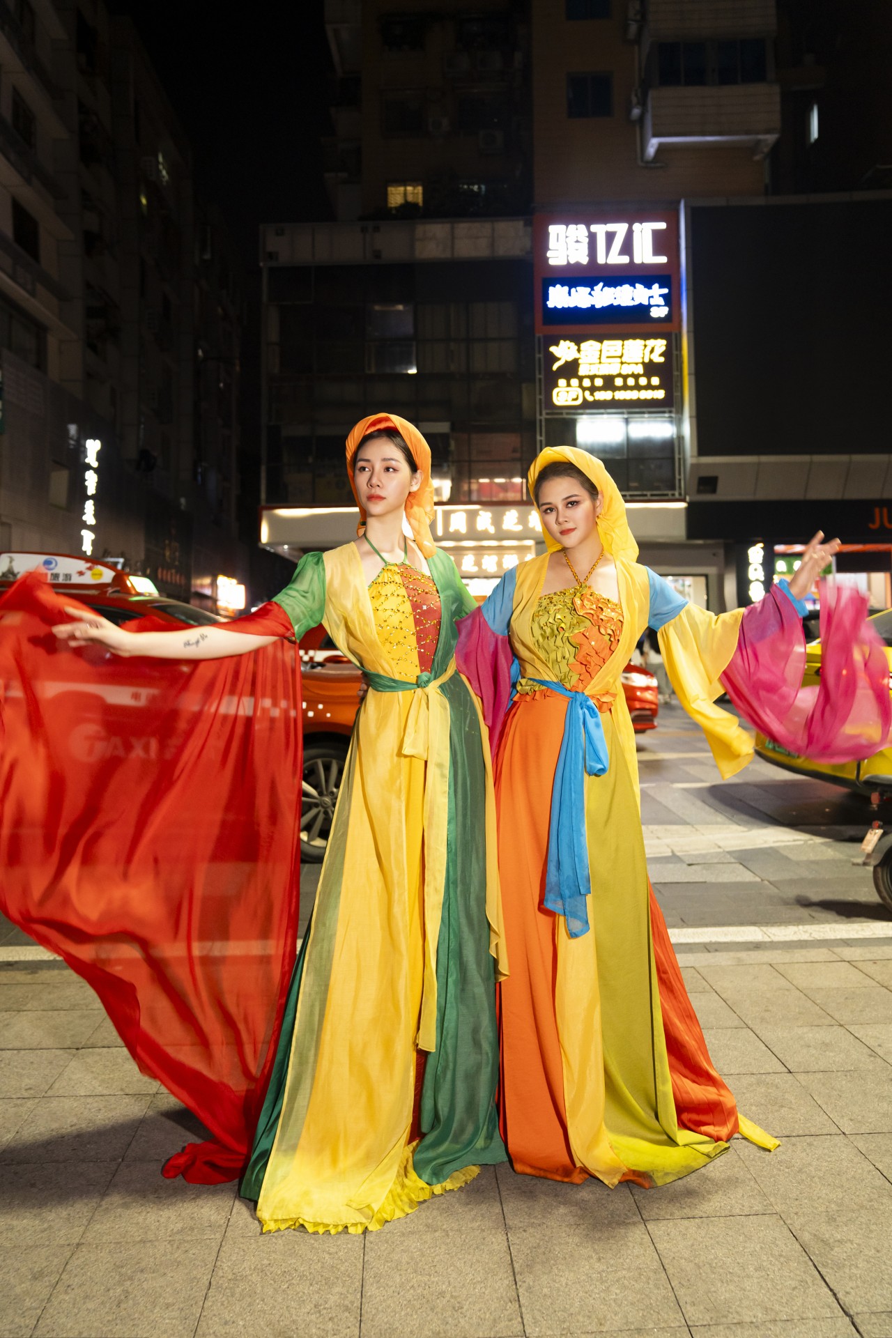 NTK Thạch Linh quảng bá áo dài, áo tứ thân ở Trung Quốc