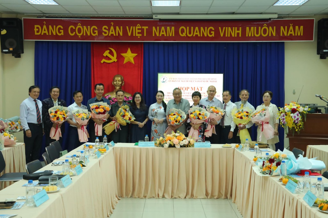 Kiều bào tự hào về truyền thống hiếu học và tôn sư trọng đạo của người Việt
