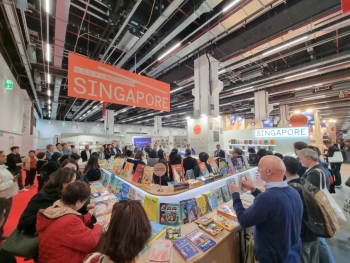Gian hàng sách Quốc gia của Singapore tại Hội chợ sách Frankfurt 2023 thu hút sự quan tâm lớn