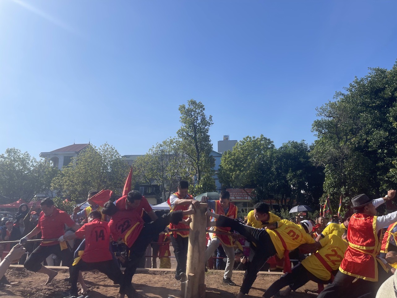 Dù mỗi cộng đồng, đất nước có tên gọi, cách thực hành khác nhau về nghi lễ và trò chơi kéo co, nhưng đều hướng tới mục tiêu cầu sức khỏe cho nhân dân, mưa thuận gió hòa, mùa màng tươi tốt. (Ảnh: Chinhphu.vn) Dù mỗi cộng đồng, đất nước có tên gọi, cách thực hành khác nhau về nghi lễ và trò chơi kéo co, nhưng đều hướng tới mục tiêu cầu sức khỏe cho nhân dân, mưa thuận gió hòa, mùa màng tươi tốt. (Ảnh: Chinhphu.vn)