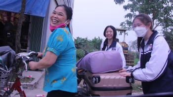 Lưu học sinh Lào dưới mái ấm gia đình Việt