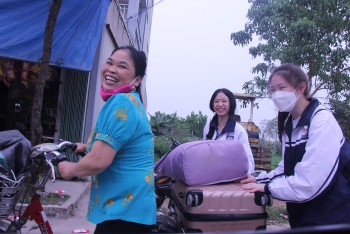 Lưu học sinh Lào dưới mái ấm gia đình Việt