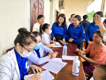 Hoạt động tình nguyện vun đắp tình đoàn kết Việt - Lào