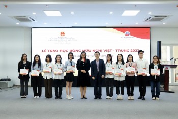 Trao học bổng hữu nghị Việt - Trung cho sinh viên ngoại giao