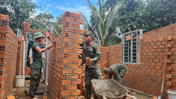 Những ngôi nhà ấm tình quân dân