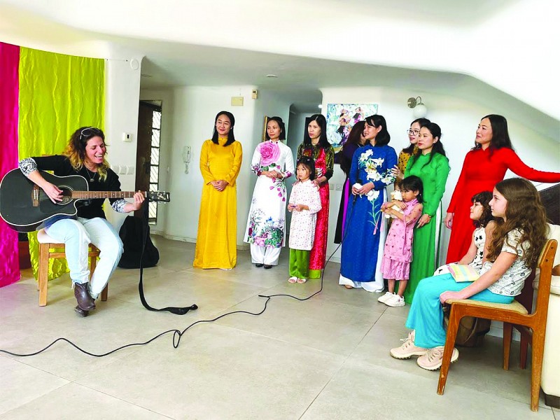 Giao lưu văn hóa giữa chị em phu nhân sứ quán Việt Nam tại Israel và Hội phụ nữ Israel.