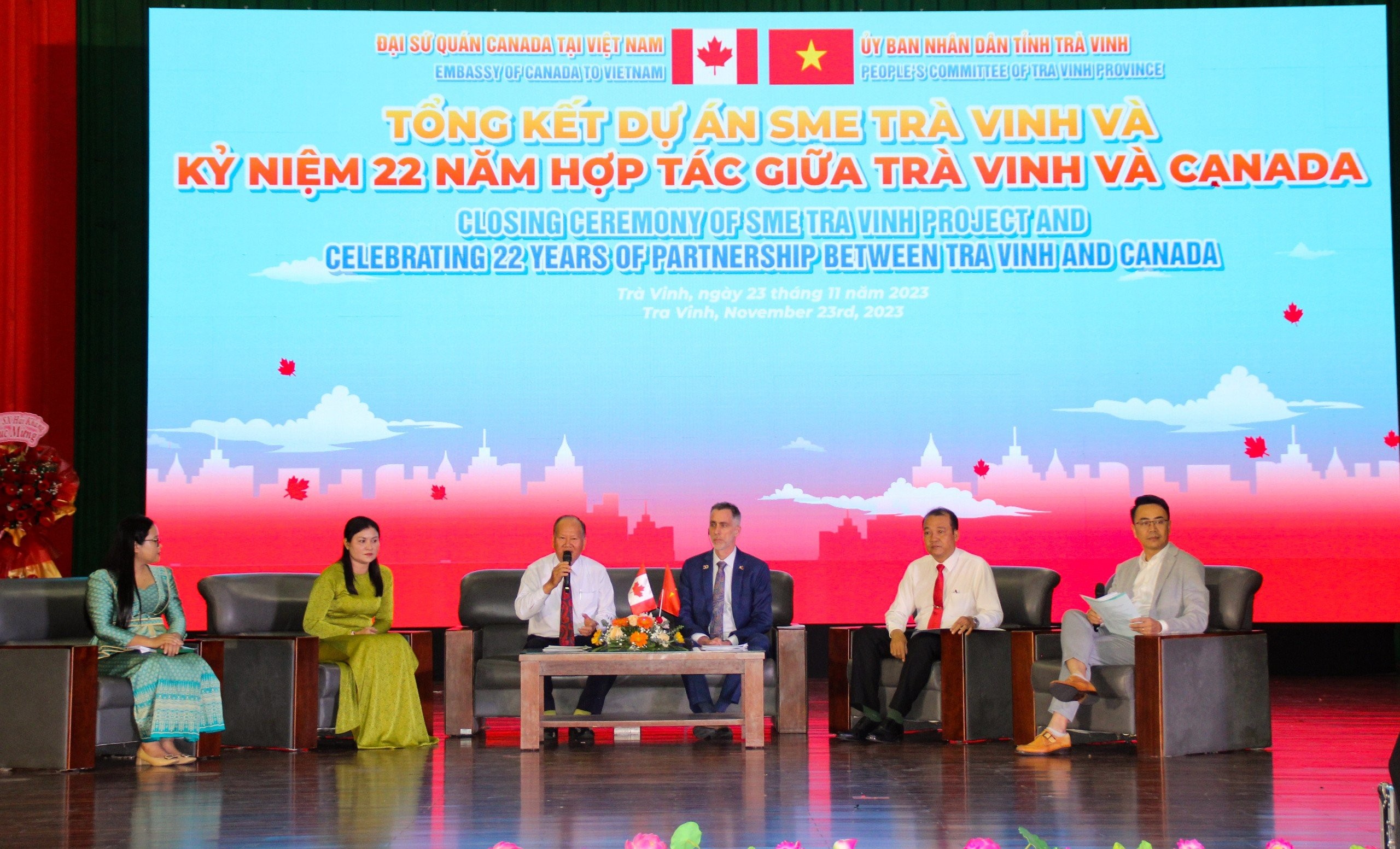 phiên thảo luận về dấu ấn của Canada trong phát triển kinh tế và xã hội tại tỉnh Trà Vinh và những cơ hội hợp tác phát triển trong tương lai.