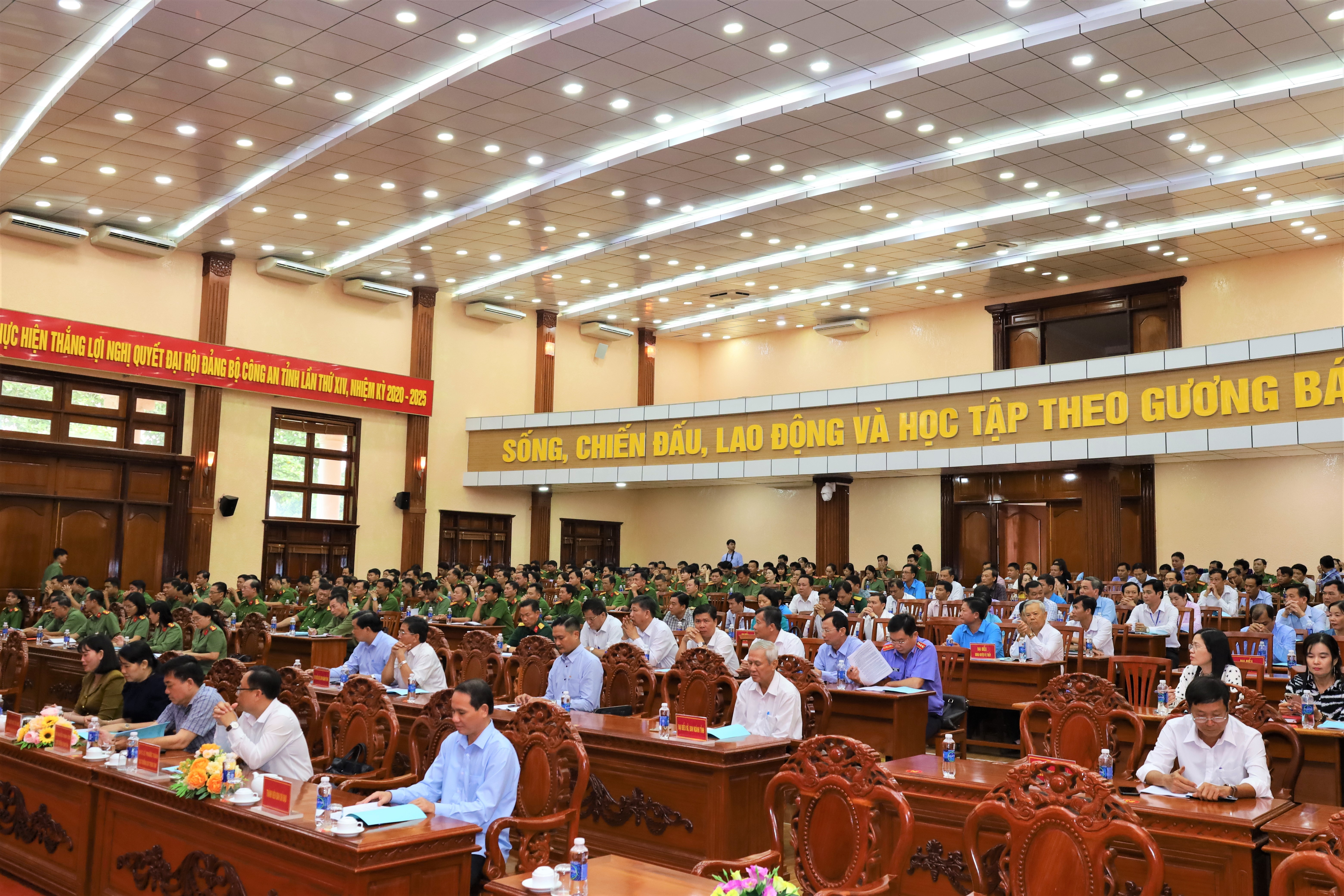Các đại biểu tham dự Hội nghị tập huấn nhân quyền ở Hậu Giang. 