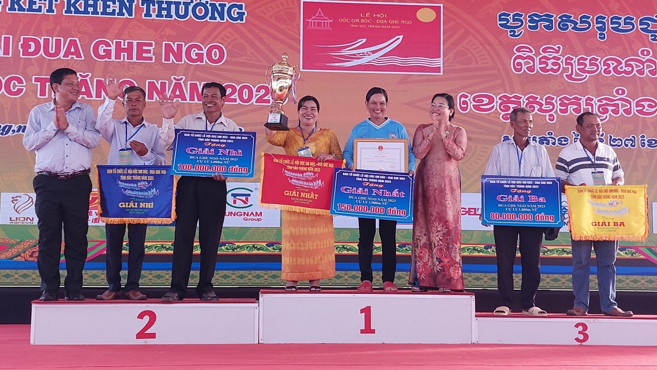 Đội ghe ngo nam, nữ Chùa Tum Núp vô địch Giải đua ghe ngo Sóc Trăng 2023