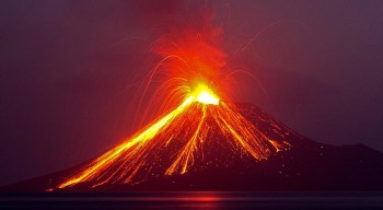 Núi lửa trên toàn cầu đồng loạt phun trào dữ dội