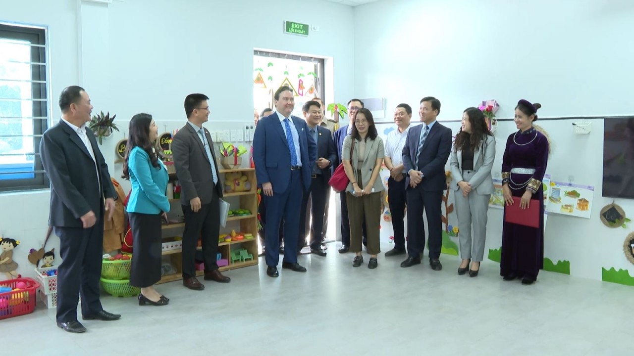 Đại sứ Mỹ khánh thành trường mầm non ở tỉnh Cao Bằng