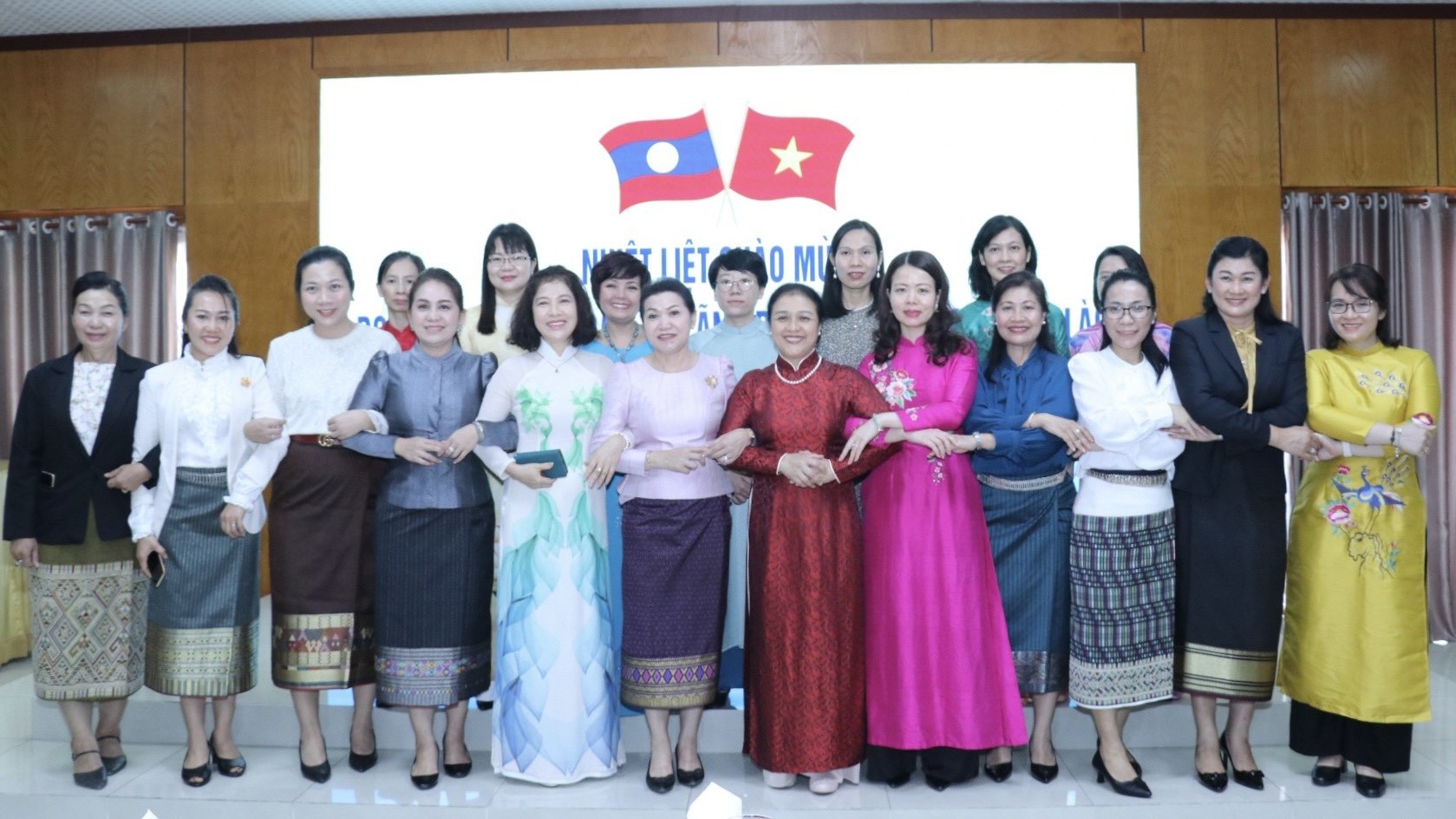 Phụ nữ Việt - Lào gắn kết, thắt chặt tình hữu nghị